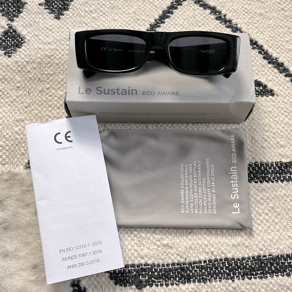 Le Specs Accessories - Le Specs Recovery Black Unisex Rectangle Sunglasses—Le Sustain